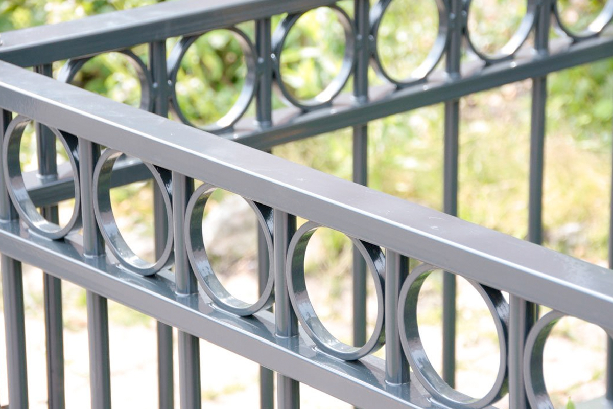 Sierhekwerk plaatsen