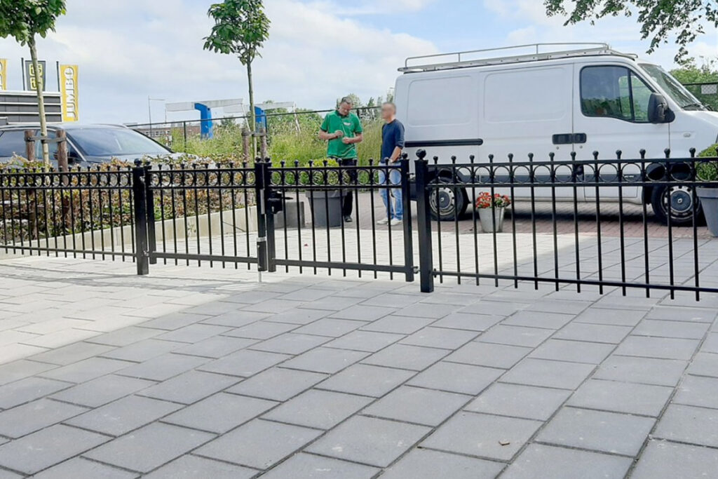 Sierhekwerk plaatsen