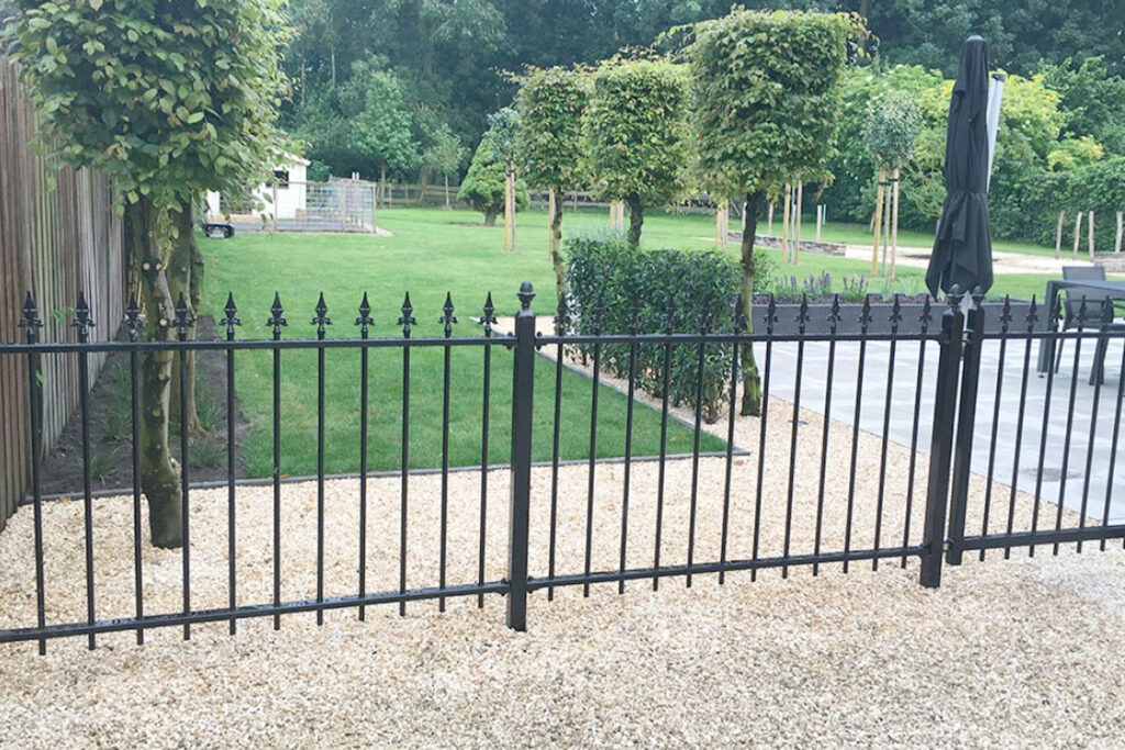 Sierhekwerk plaatsen