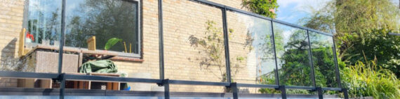 Stalen balustrade met glas