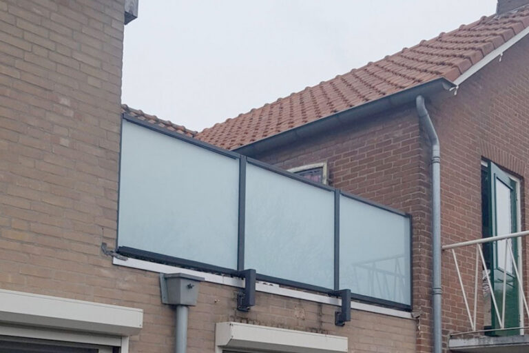 Stalen balustrade met glas Gorredijk