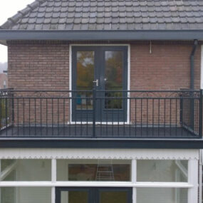 Balkon op uitbouw
