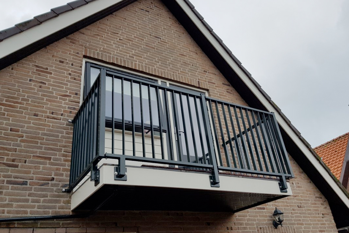 Houten balkonhek vervangen