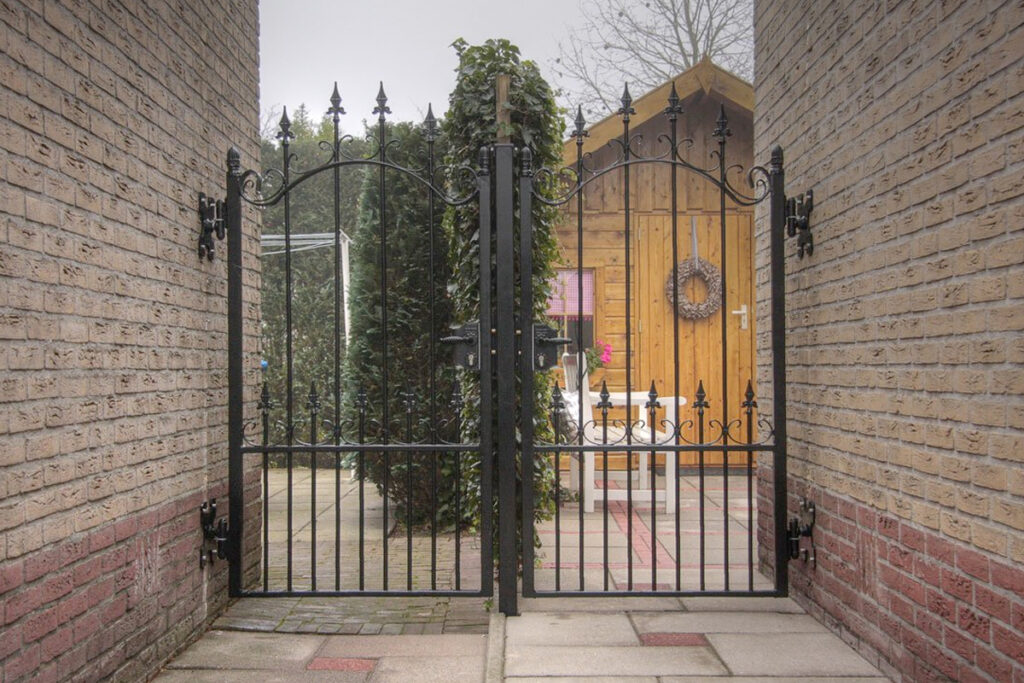 Sierhekwerk laten lassen