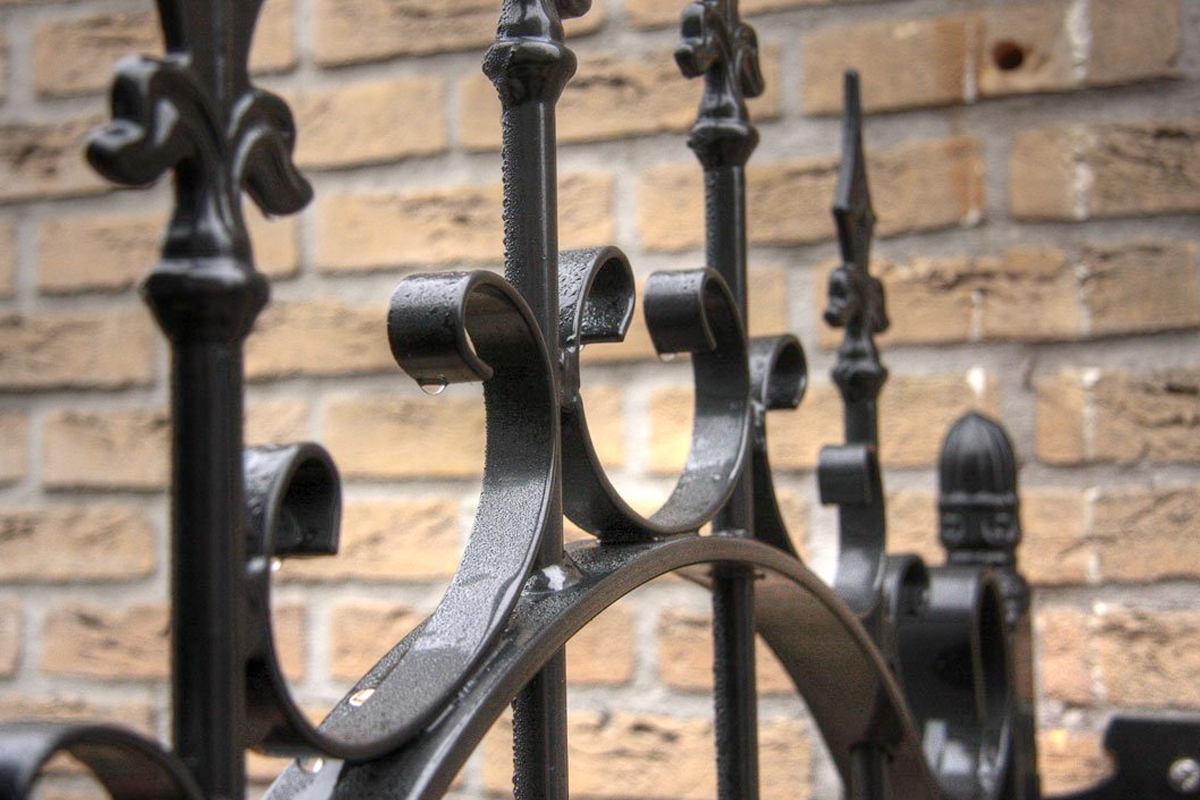 Sierhekwerk laten lassen