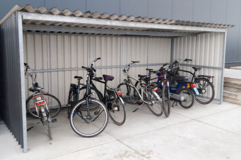 Fietsenhok voor scholen in Friesland