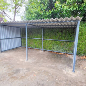 Stalen fietsenhok in Friesland