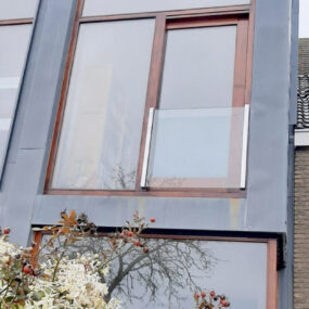 Frans balkon met glas