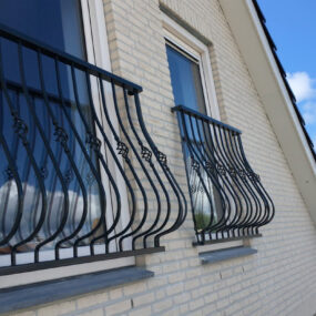 Frans balkonhek zwart
