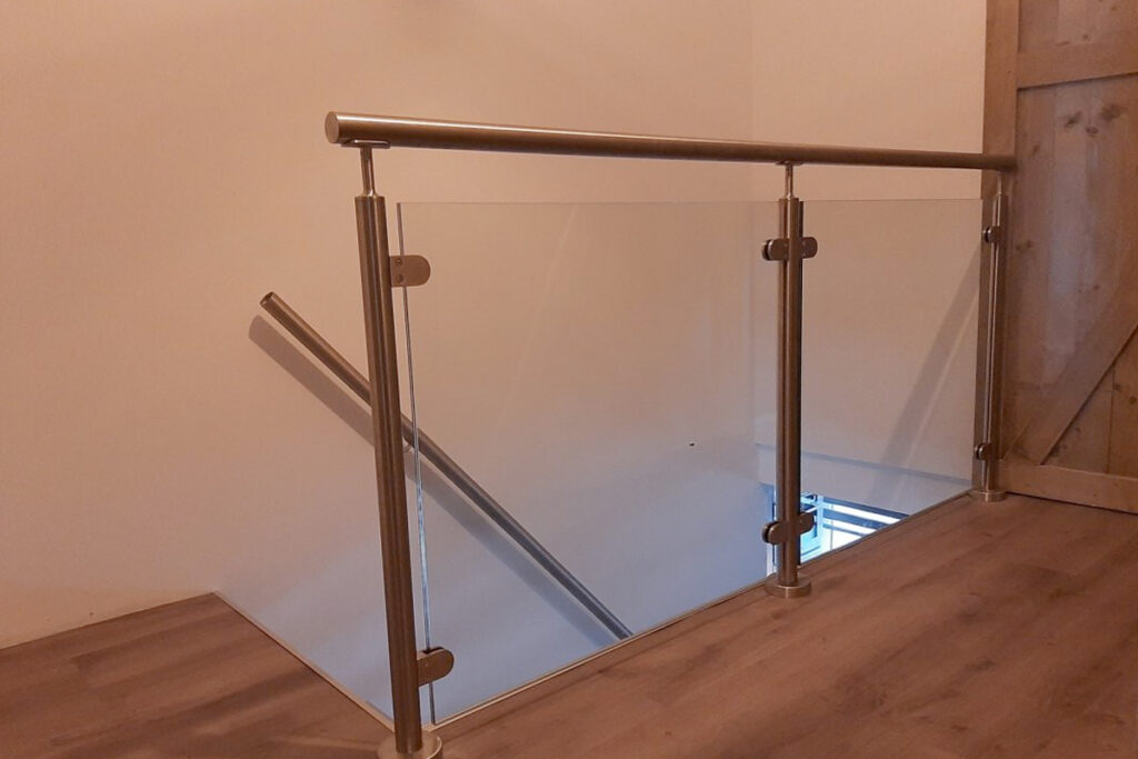 Glazen balustrade voor binnen