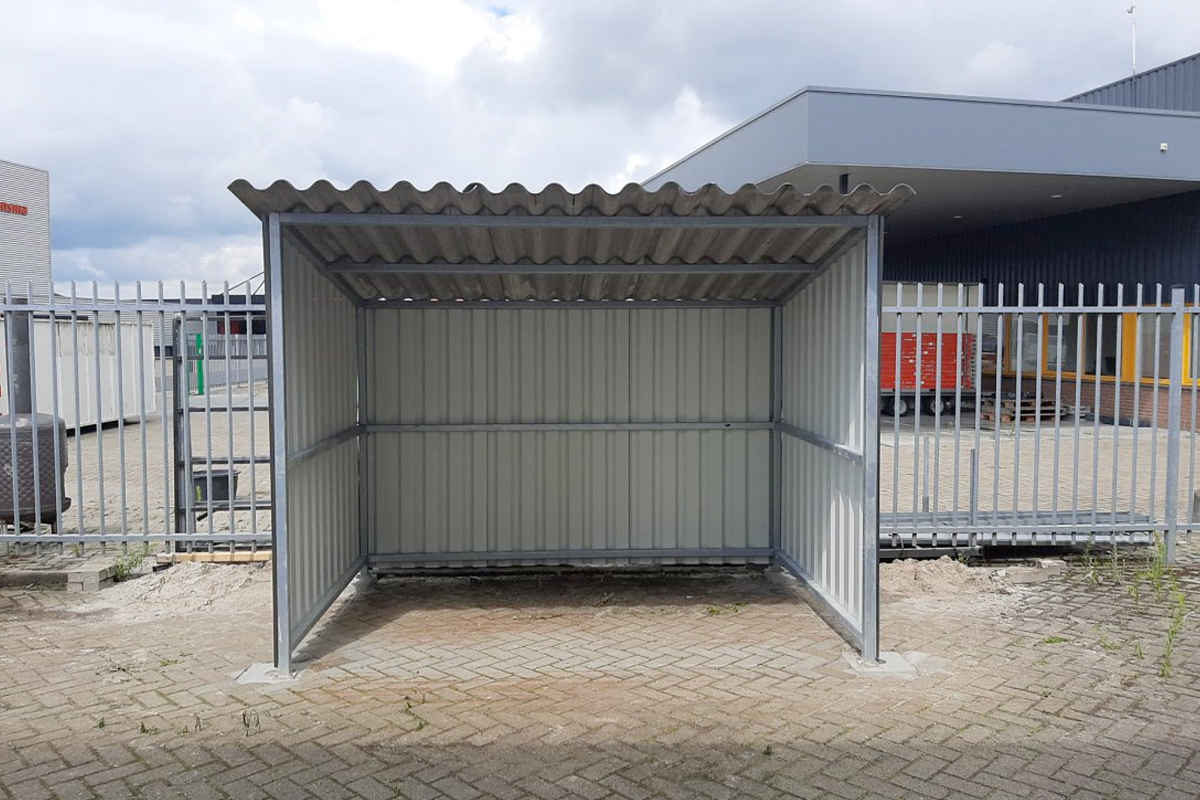 Klein fietsenhok van staal