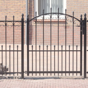 sierhekwerk en poorten