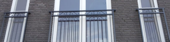 Frans balkonhek installeren