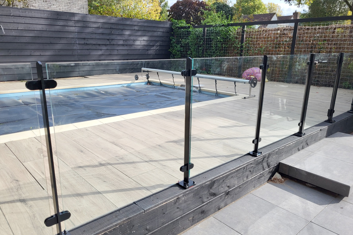 Glazen balustrade voor zwembad