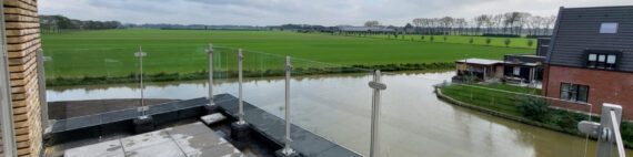 Glazen balustrade laten monteren