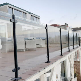 Glazen balustrade met maximaal uitzicht