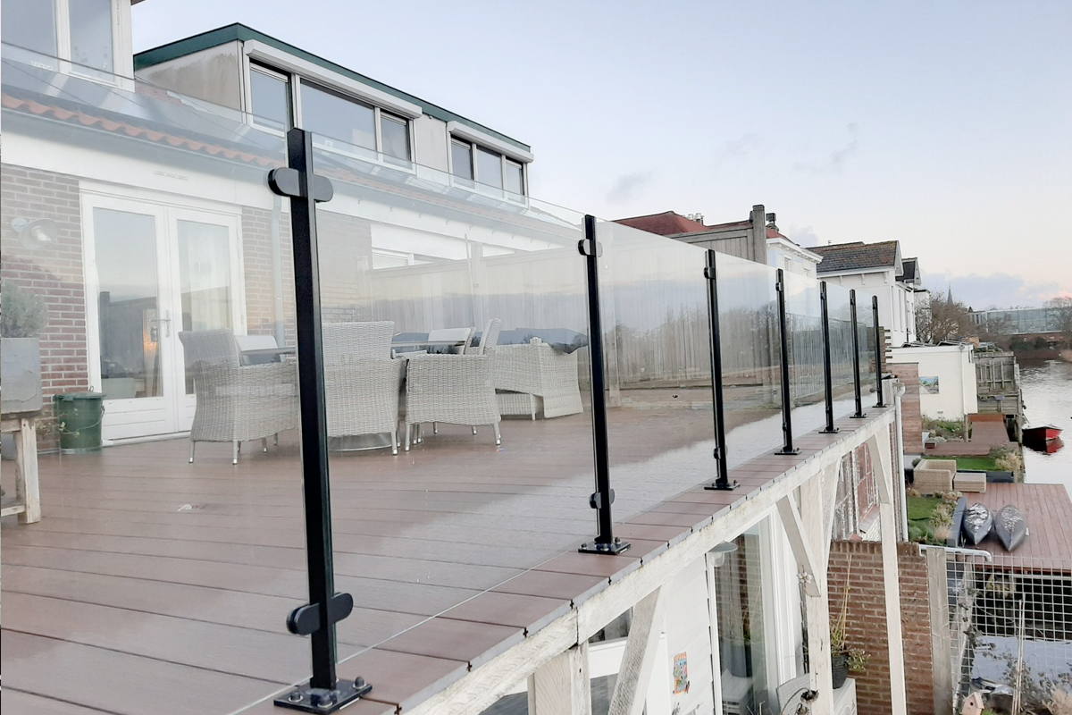Glazen balustrade met maximaal uitzicht