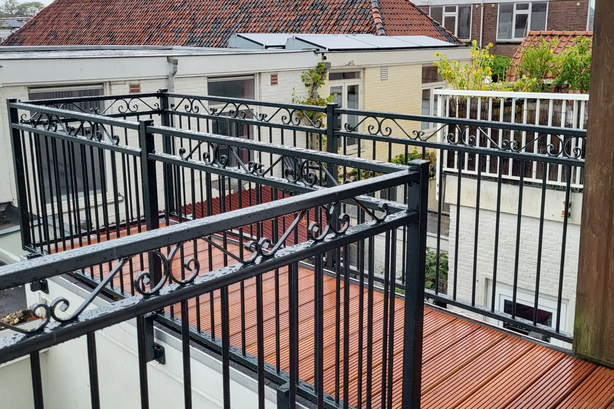 Stalen balustrades met krullen