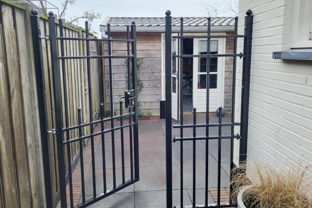 stalen poort installeren