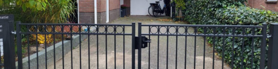 Stalen poort voor oprit