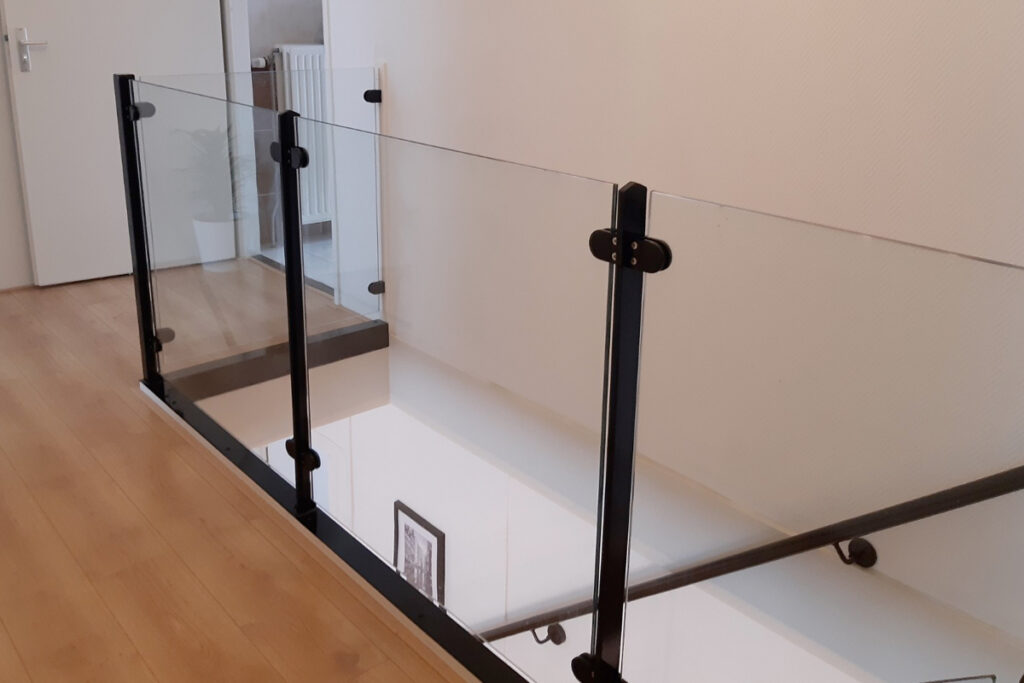 Trapgat balustrade met glas