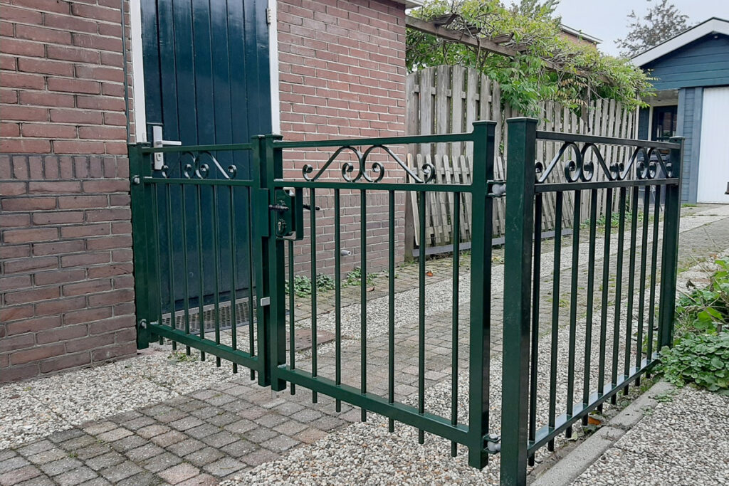Sierhekwerk met poort laten maken