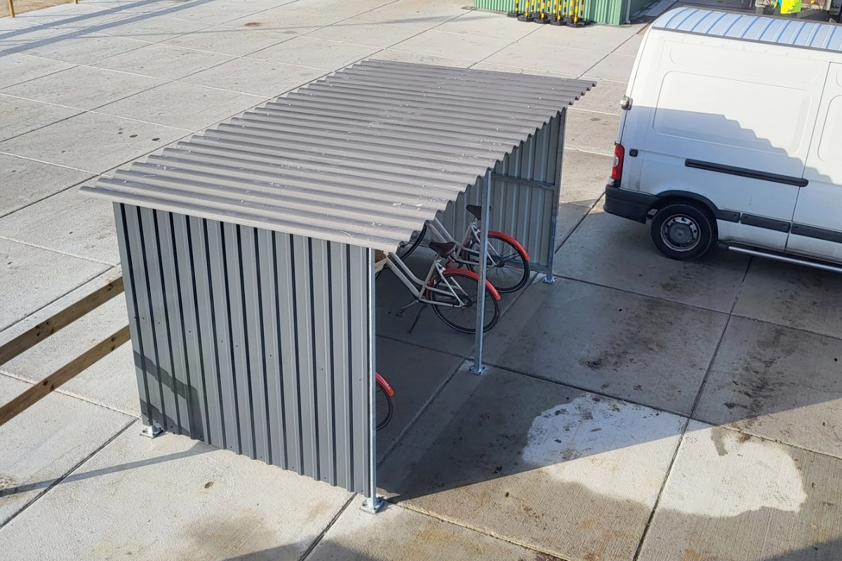 Stalen fietsenhok laten plaatsen in Franeker