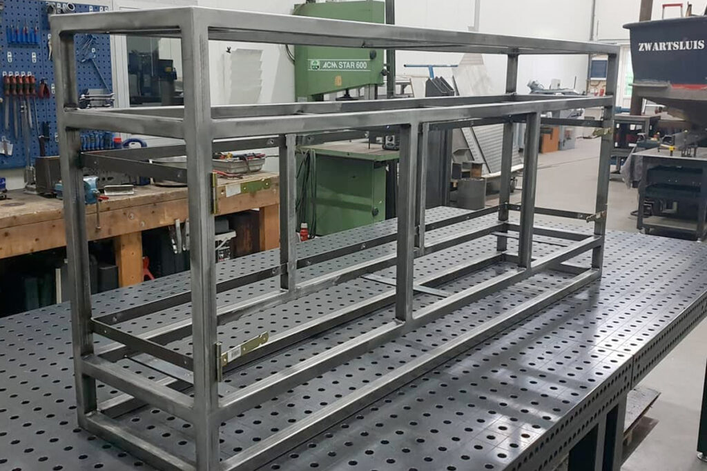 Stalen meubels laten maken