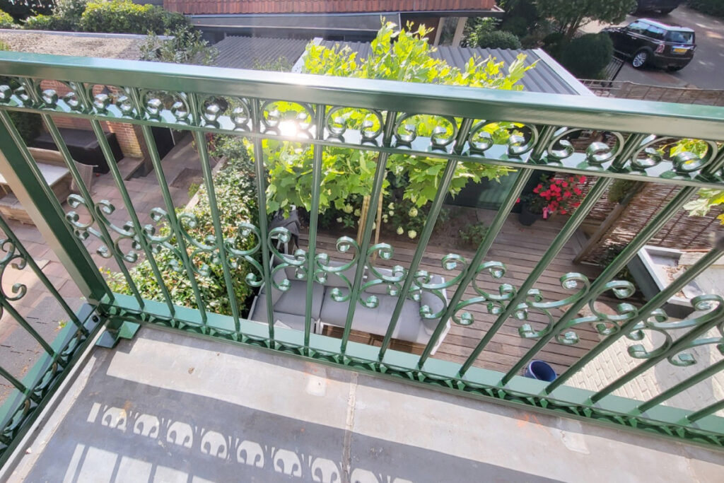 Balkonhek laten plaatsen