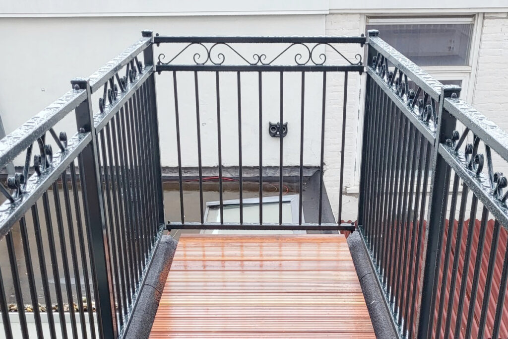 Balkonhek van staal laten maken