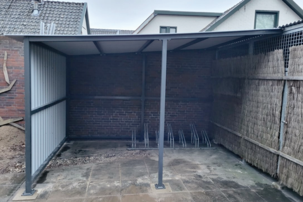 Klein fietsenhok laten plaatsen