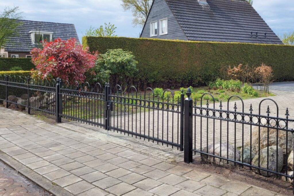Sierhekwerk laten plaatsen in Ten Boer