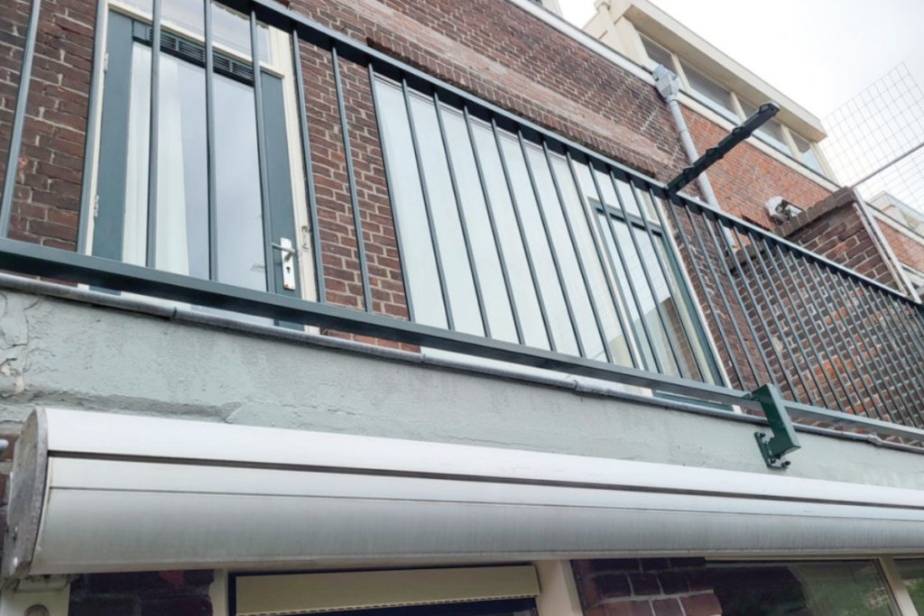 Stalen balkonhek laten plaatsen