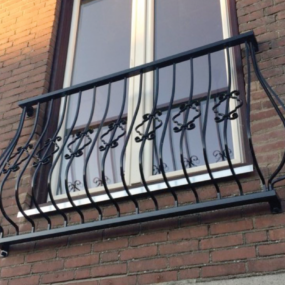 Frans balkon met buikspijlen