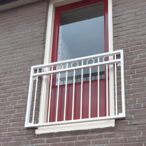 Stalen Frans balkonhek voor raam