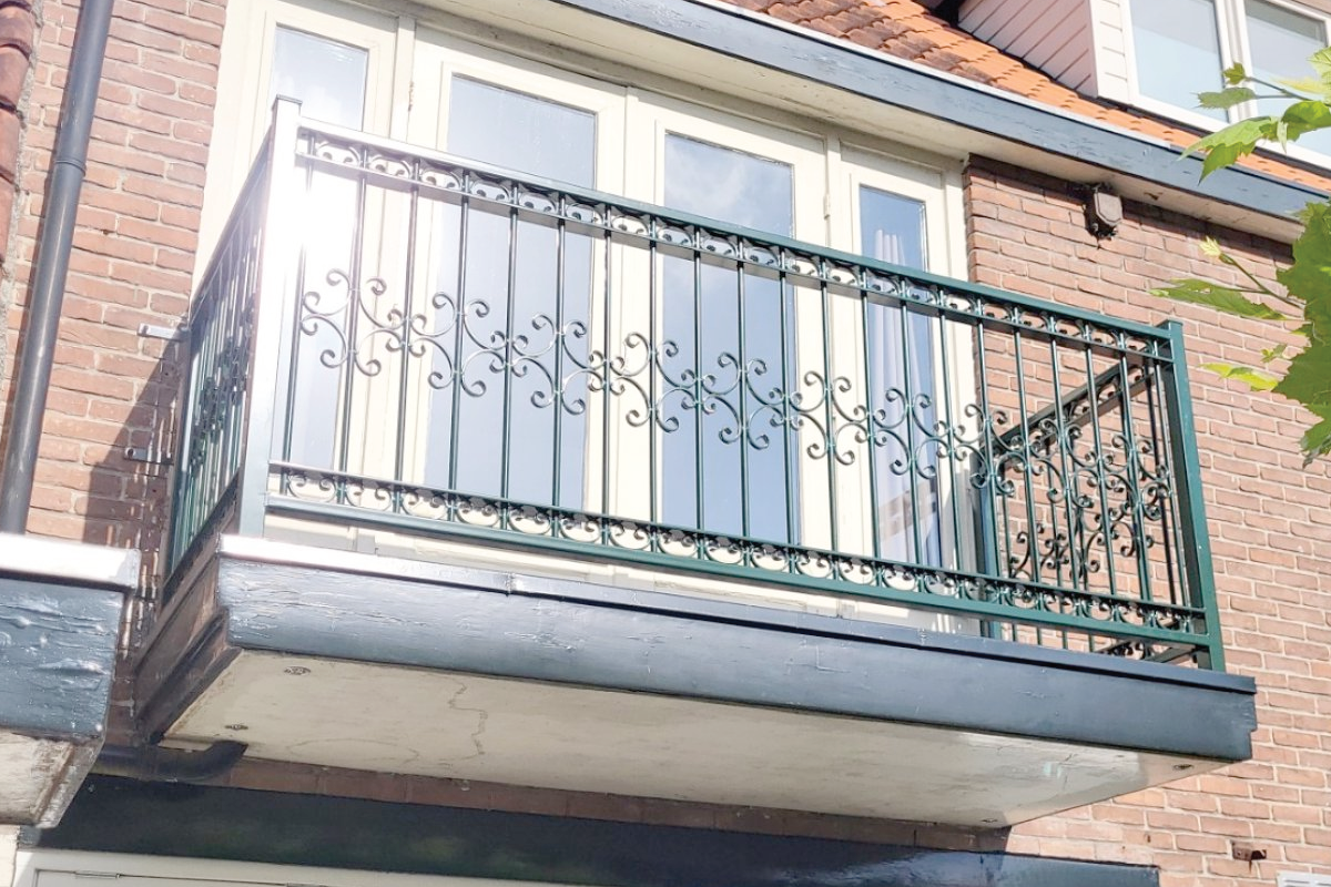 Stalen balustrade monteren
