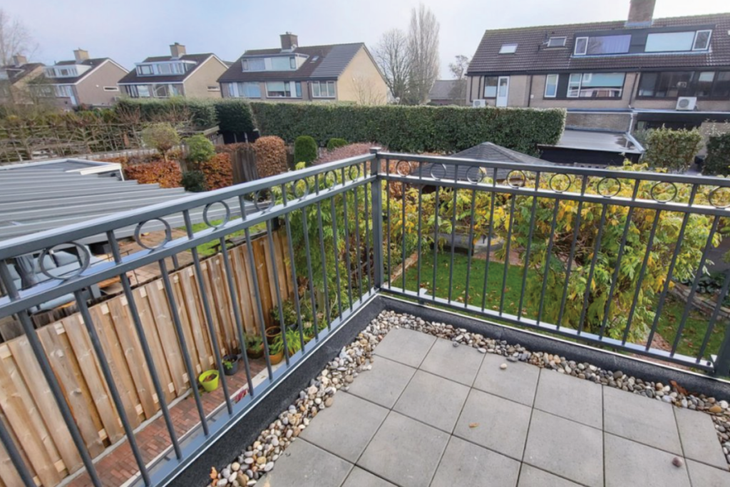 Stalen balustrade monteren