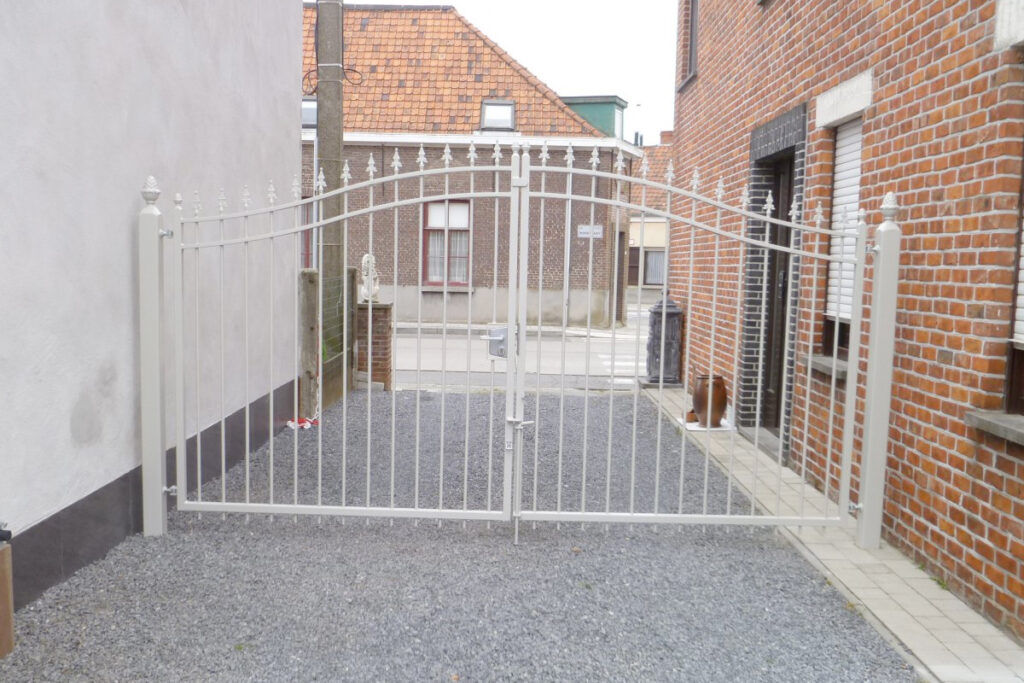 Poort laten plaatsen in Assen