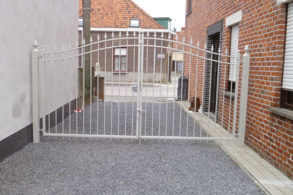 Poort laten plaatsen in Borger
