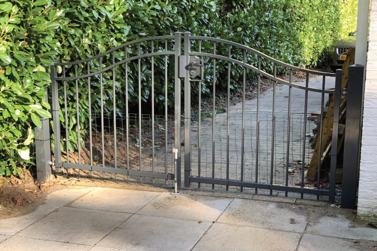 Poort laten plaatsen in Borger