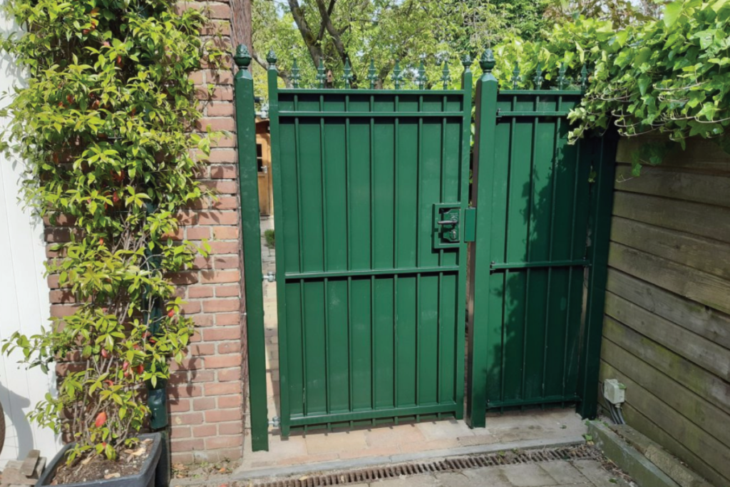 Poort laten plaatsen in Diever
