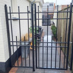 Poort laten plaatsen in Stiens