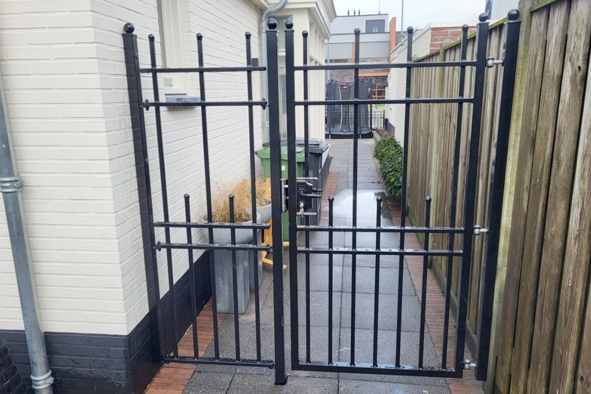 Poort laten plaatsen in Stiens