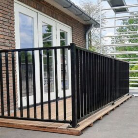 Stalen balustrade in Roden