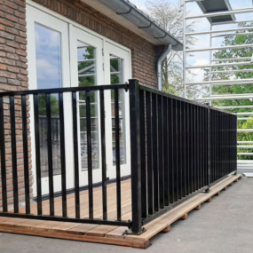 Stalen balustrade in Roden