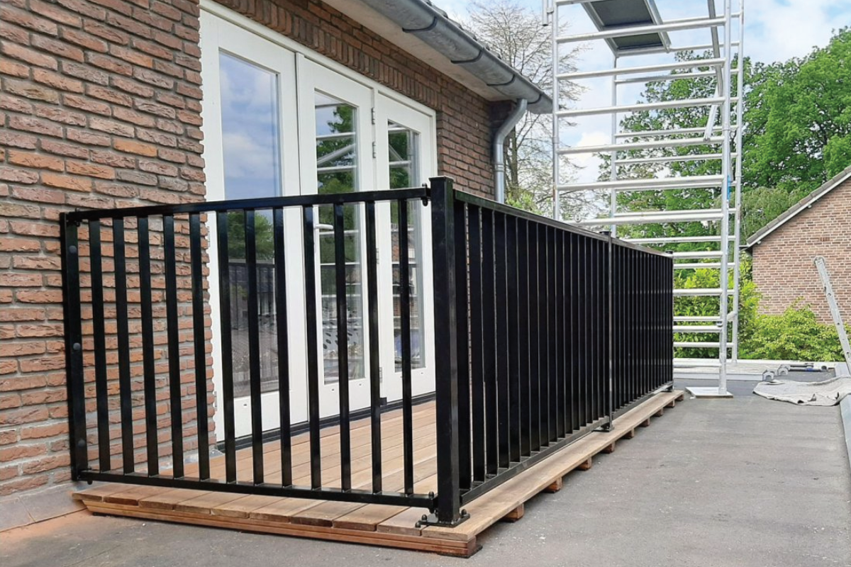 Stalen balustrade in Roden